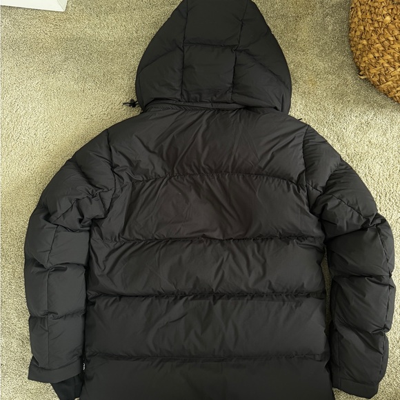 Black Aritzia Super Puff - Picture 2 of 6